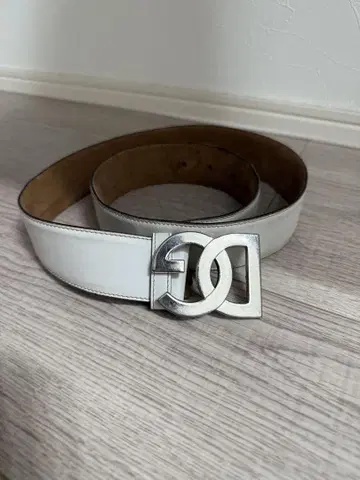 화이트 가죽 벨트 D&G 로고