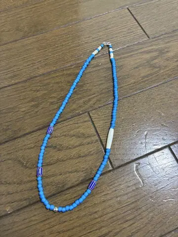 화이트 하츠 핸드메이드 비즈 목걸이