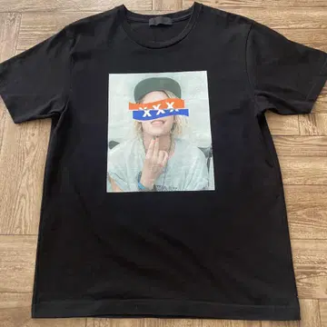 그래픽 프린트 블랙 티셔츠