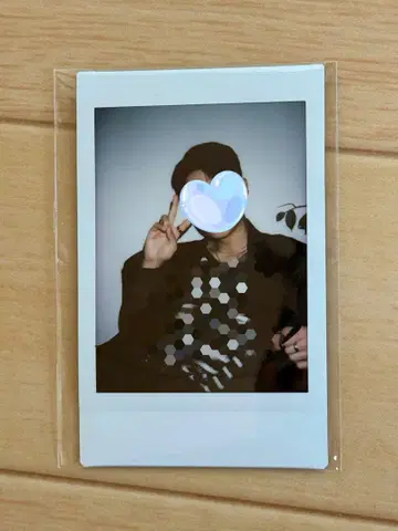 AB6IX 동현 사인 폴라로이드