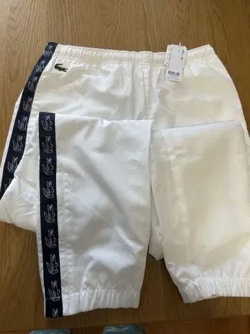 LACOSTE 화이트 숏팬츠 사이즈 4