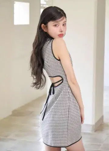 Darich (다리치) 허리 오픈 체크 미니 원피스 (블랙)