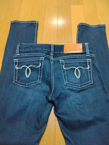 MOUSSY 화이트 스티치 파우더 데님 25