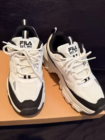 FILA 통굽 스니커즈 화이트/블랙