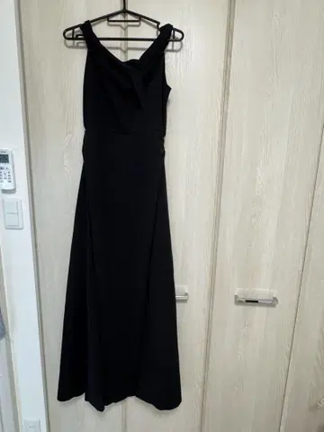 블랙 슬리브리스 맥시 드레스