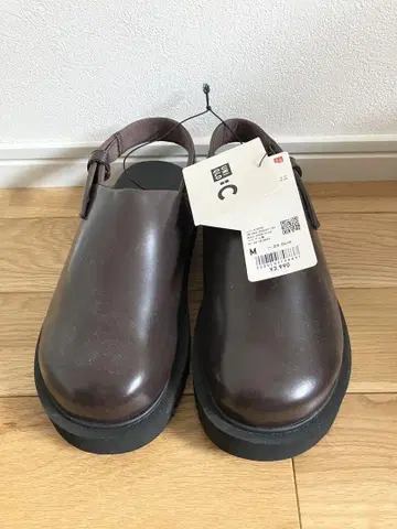 UNIQLO 브라운 사보 샌들 M (24.0cm)