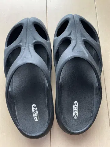 KEEN 블랙 오픈토 샌들