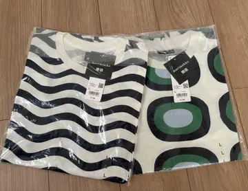 marimekko x UNIQLO 반팔 티셔츠 L 사이즈 (2개 세트)