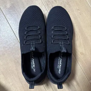 새상품급 24.5cm SKECHERS 메모리폼 슬립온 블랙