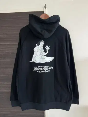 새상품 정가 36400엔 시퀄 SEQUEL 백설공주 후드티 SIZE L