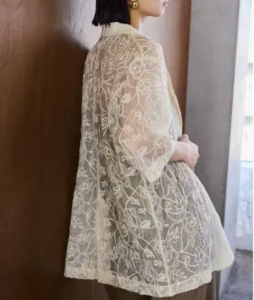 코드 자수 시어 하프 슬리브 자켓