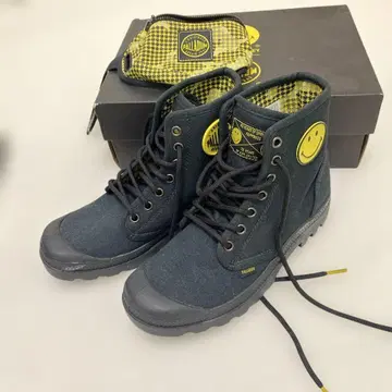 PALLADIUM 스마일리 로고 블랙 부츠