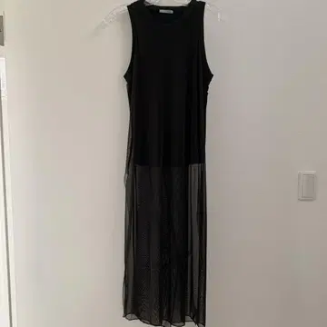 ZARA 디자인 슬리브리스 티셔츠 블랙 사이즈 S