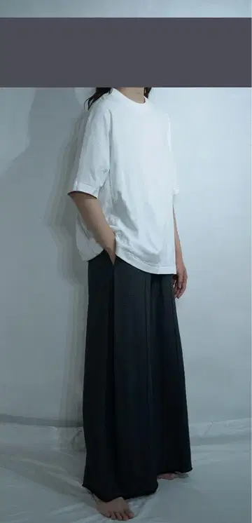 신야코즈카 SHINYAKOZUKA 화이트 T셔츠