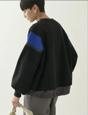 블랙과 파랑의 스포티 셋업 안티카 아메리칸 홀릭