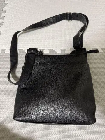 블랙 가죽 숄더백