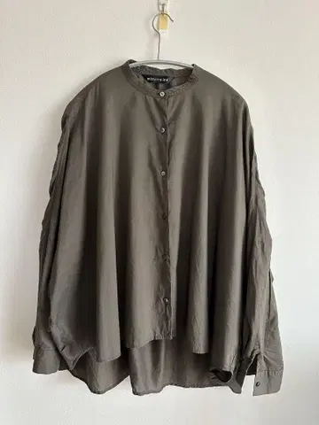 mizuiro ind 올리브색 긴팔 셔츠
