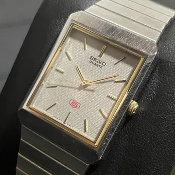 새상품급 SEIKO 세이코 5 남성용 5Y01-5040 쿼츠 손목시계