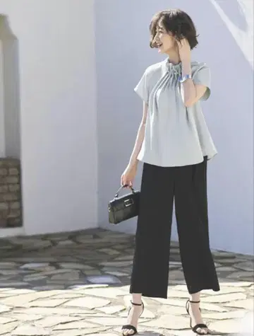 RUIRUE BOUTIQUE 웨이브 턱 펄 디자인 블라우스
