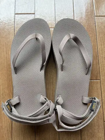 베이지 통굽 스포츠 샌들
