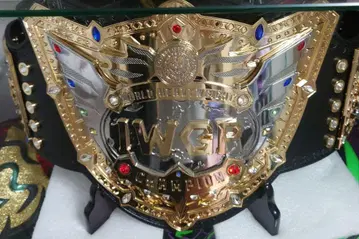 공식 IWGP 세계 헤비급 왕좌 챔피언 벨트