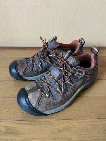 KEEN 트레킹 슈즈 브라운