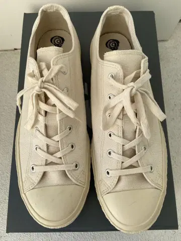 SHOES LIKE POT 아이보리 스니커즈
