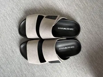 EMPORIO ARMANI 베이지 샌들