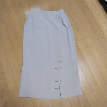 베이지 장식 버튼 슬릿 타이트 스커트