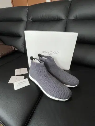 미사용 새상품 JIMMY CHOO 그레이 슬립온