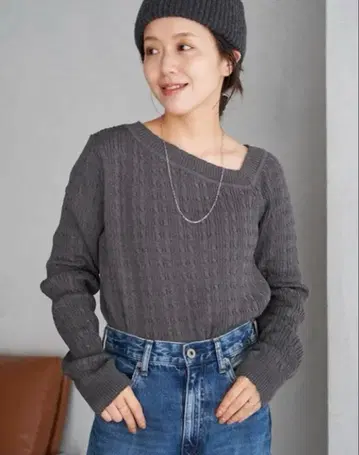 미품 플라주 언밸런스넥 케이블 니트