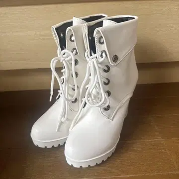 화이트 하이힐 부츠 레이스업