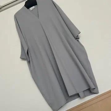 그레이 V넥 7부 소매 튜닉