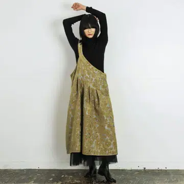 [ Aphlotus ] 비대칭 플레어 스커트