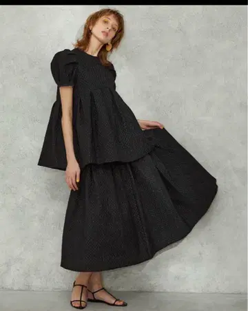 BOW.A JACQUARD PEONY TOPS