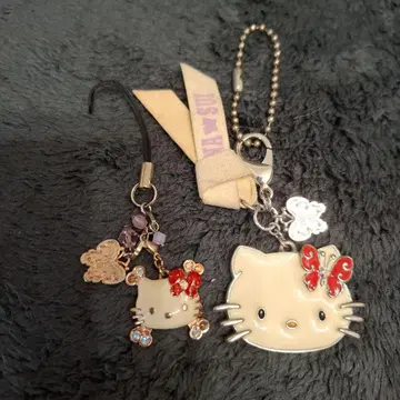 ANNA SUI x HELLO KITTY 콜라보 키링 스트랩