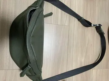 MURA 그린 가죽 바디백 작은 사이즈