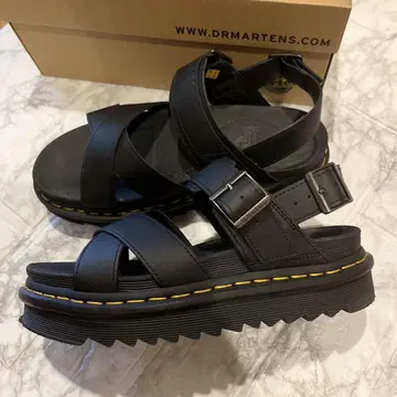 Dr. Martens 블랙 샌들 38