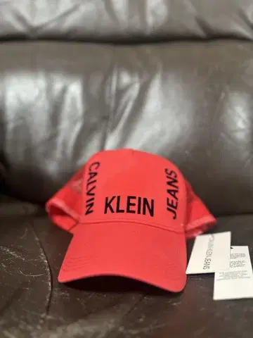 Calvin Klein Jeans 빨간색 메쉬 캡
