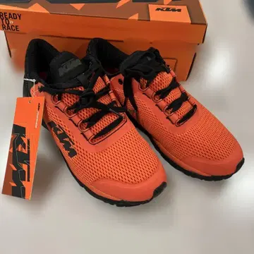 KTM 러닝화
