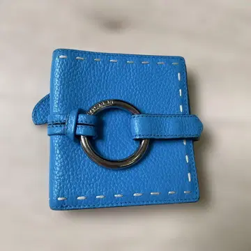 BCBGMAXAZRIA 파란색 3단 폴더형 가죽 제품