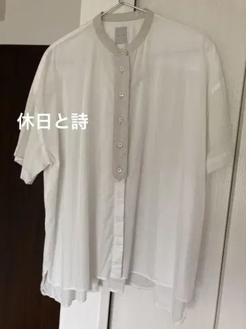 화이트 노카라 반팔 셔츠