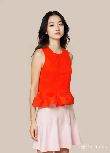 오렌지 슬리브리스 상의. 시원한 플리츠 원단, 프릴 밑단이 특징.