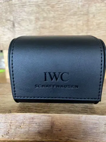 IWC 시계 케이스