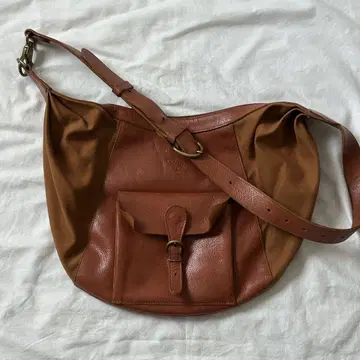 IL BISONTE half moon shoulder bag camel