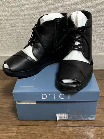 D'ICI 블랙 오픈토 웨지힐 부츠