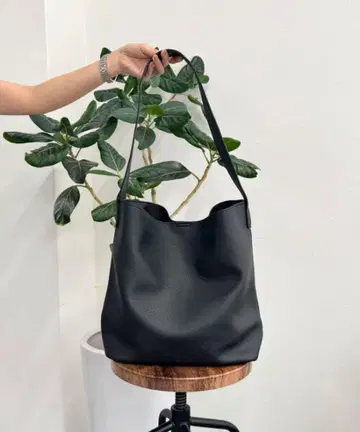 프레디 원 숄더백 블랙