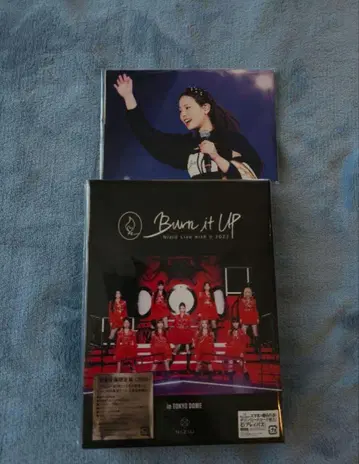 NiziU Live with U 2022 Blu-ray DVD