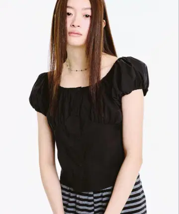 블랙 퍼프 슬리브 셔츠
