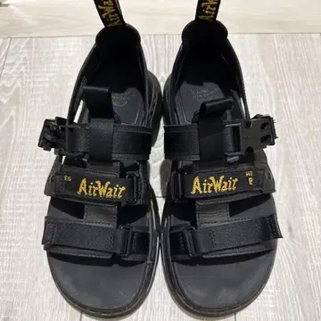 Dr. Martens PEARSON 멀티 스트랩 샌들